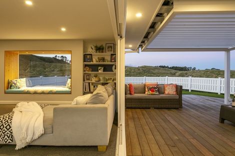 Photo of property in 97 Loch Views Road, Acacia Bay, Taupo, 3385