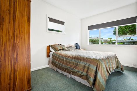 Photo of property in 42 Yeovil Road, Te Atatu Peninsula, Auckland, 0610