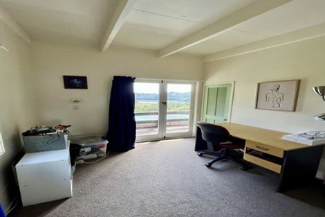 Photo of property in 65 Laingholm Drive, Laingholm, Auckland, 0604