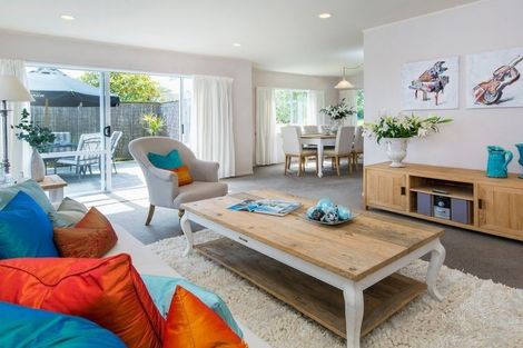 Photo of property in 10 West Fairway, Golflands, Auckland, 2013