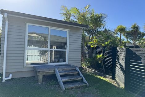 Photo of property in 5 Bishop Street, Green Bay, Auckland, 0604