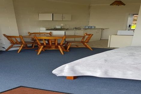 Photo of property in 1/212 Sunnynook Road, Totara Vale, Auckland, 0627