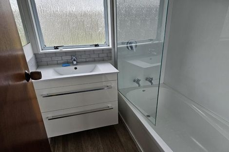 Photo of property in 33 Guadeloupe Crescent, Grenada Village, Wellington, 6037