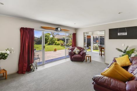 Photo of property in 38 Perotti Place, Conifer Grove, Takanini, 2112