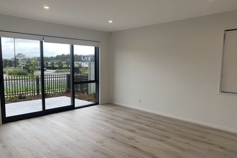 Photo of property in 10 Port Way, Rosehill, Papakura, 2113