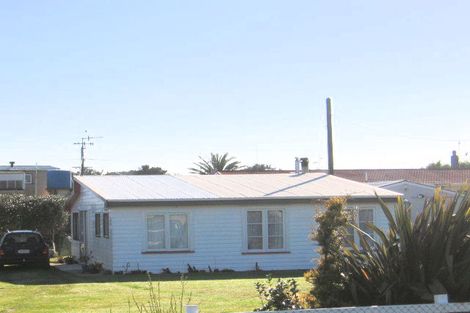 Photo of property in 11 Norton Street, Foxton Beach, Foxton, 4815