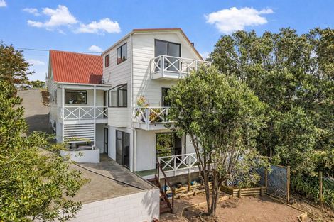 Photo of property in 11 Moffat Road, Red Beach, 0932
