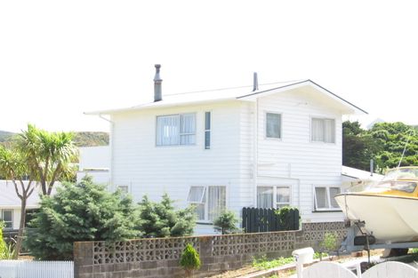 Photo of property in 8 Foyle Street, Island Bay, Wellington, 6023