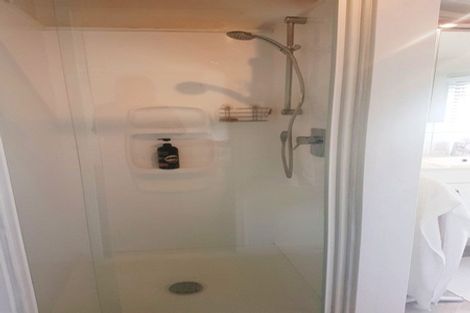 Photo of property in 1/14 Garadice Road, Rothesay Bay, Auckland, 0630