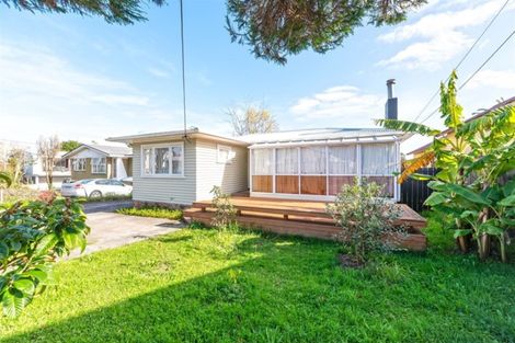 Photo of property in 9 Stephen Avenue, Henderson, Auckland, 0610