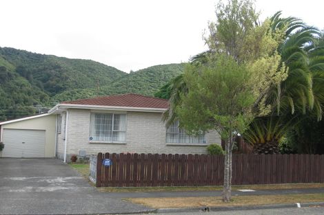 Photo of property in 90 Pasadena Crescent, Totara Park, Upper Hutt, 5018
