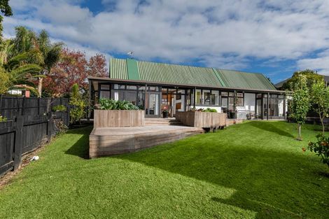 Photo of property in 15 Fairlea Road, Te Atatu South, Auckland, 0610