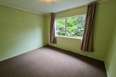 Photo of property in 66 Rauhuia Crescent, Parau, Auckland, 0604