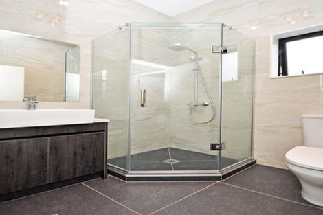 Photo of property in 5 Waru Lane, Te Atatu Peninsula, Auckland, 0610