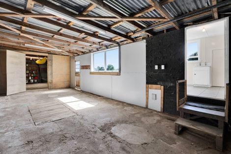 Photo of property in 382 South Road, Omata, New Plymouth, 4374