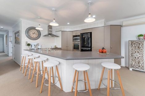 Photo of property in 17 Great Road West, Matipo Heights, Rotorua, 3015