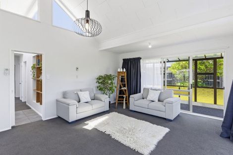 Photo of property in 2 Cypress Grove, Paraparaumu, 5032