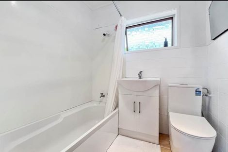 Photo of property in 2/20 Nigel Road, Browns Bay, Auckland, 0630