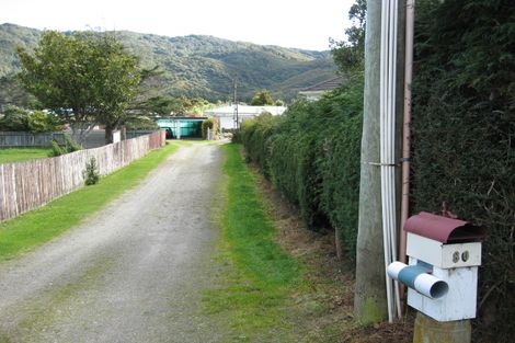 Photo of property in 80 Coast Road, Wainuiomata, Lower Hutt, 5014