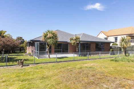 Photo of property in 18 Cordyline Place, Waimairi Beach, Christchurch, 8083