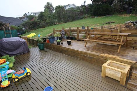 Photo of property in 15 Rice Crescent, Newlands, Wellington, 6037