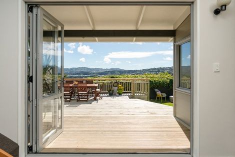 Photo of property in 15 Rangitane Street, Maupuia, Wellington, 6022