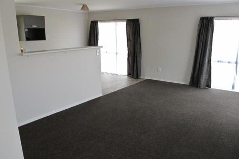 Photo of property in 8 Mayer Place, Ranui, Auckland, 0612