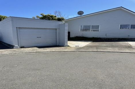 Photo of property in 18b Chetwode Grove, Newlands, Wellington, 6037