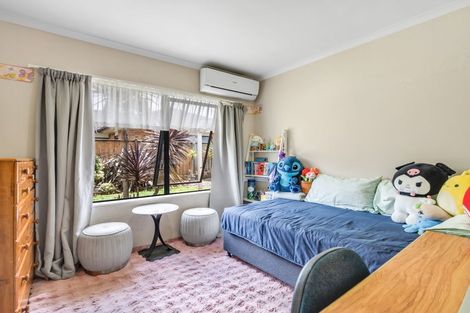 Photo of property in 16 Ironstone Place, Randwick Park, Auckland, 2105