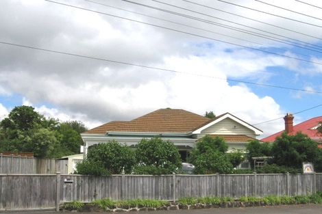 Photo of property in 21 Waterview Road, Stanley Point, Auckland, 0624