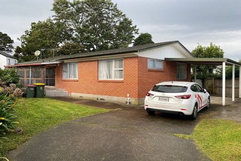 Photo of property in 165 Edgewater Drive, Pakuranga, Auckland, 2010