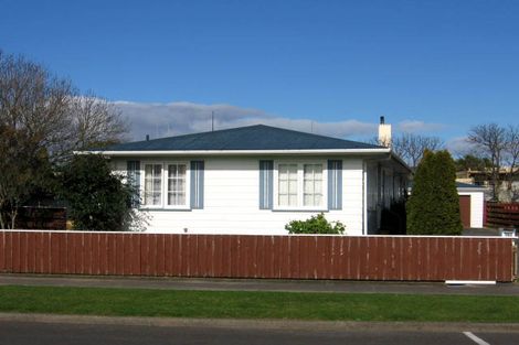 Photo of property in 15b Wikiriwhi Crescent, Awapuni, Palmerston North, 4412