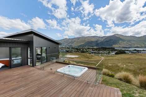 Photo of property in 13 Akitu Rise, Wanaka, 9305