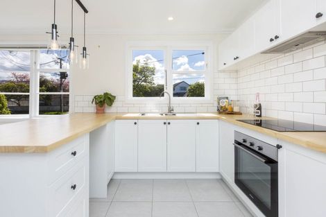 Photo of property in 16 Thackeray Street, Trentham, Upper Hutt, 5018