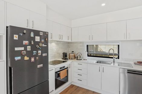 Photo of property in 9/35 Garadice Road, Rothesay Bay, Auckland, 0630