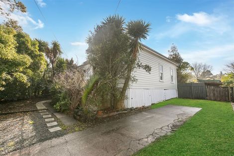 Photo of property in 82 View Road, Henderson, Auckland, 0612