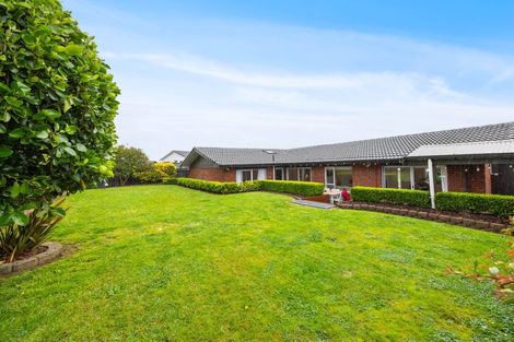 Photo of property in 6 Camira Place, Botany Downs, Auckland, 2010