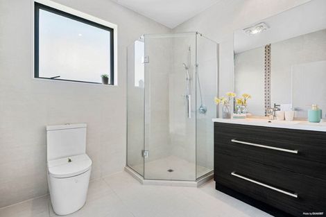 Photo of property in 29 Corricvale Way, Northcross, Auckland, 0630