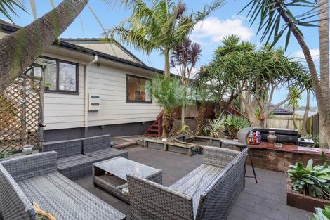 Photo of property in 165 Bradbury Road, Botany Downs, Auckland, 2010