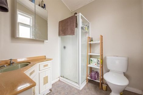 Photo of property in 80 Kelburn Parade, Kelburn, Wellington, 6012