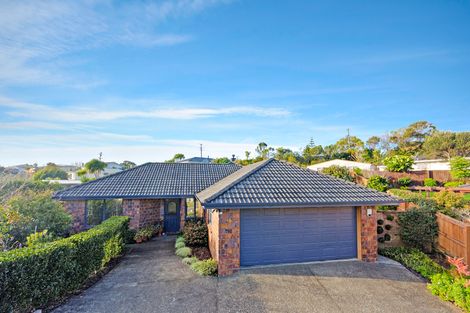 Photo of property in 11 Oratia Drive, Glen Eden, Auckland, 0602