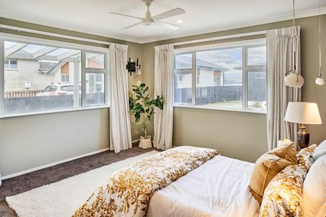 Photo of property in 14 Mana Esplanade, Paremata, Porirua, 5026