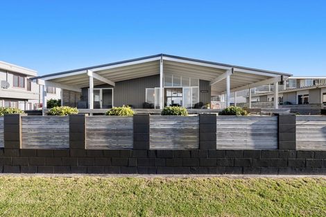 Photo of property in 185 Marine Parade, Mount Maunganui, 3116