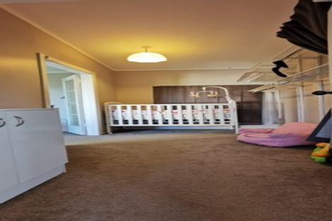 Photo of property in 81 Castor Bay Road, Castor Bay, Auckland, 0620