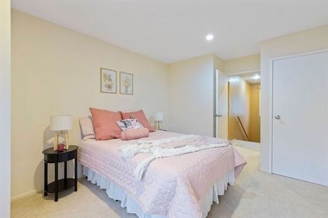 Photo of property in 28 Parkwood Crescent, Gulf Harbour, Whangaparaoa, 0930