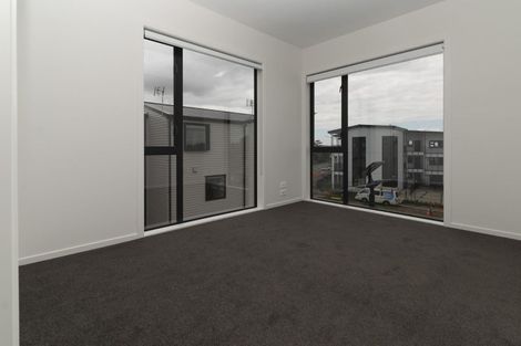 Photo of property in 13/1 Fruitvale Road, New Lynn, Auckland, 0600