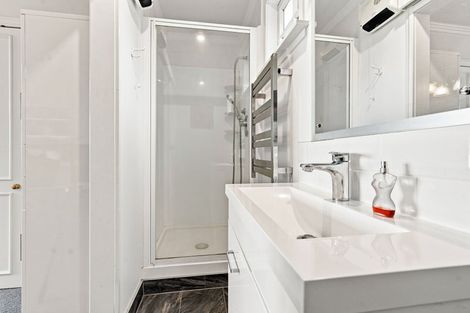 Photo of property in 199 Chelsea View Drive, Chatswood, Auckland, 0626
