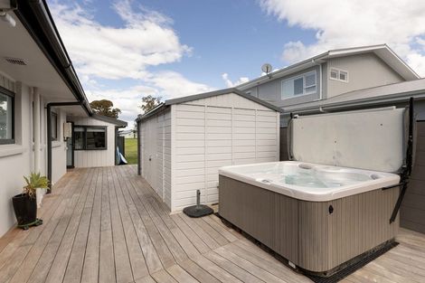 Photo of property in 26 Harbour View Road, Omokoroa, 3114