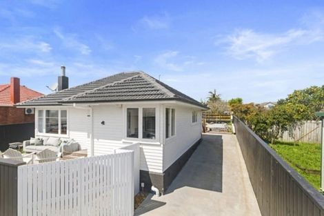 Photo of property in 3b Paton Avenue, Te Atatu South, Auckland, 0610