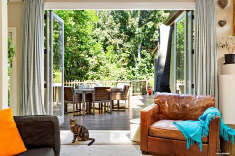 Photo of property in 55 Pupuke Road, Birkenhead, Auckland, 0627